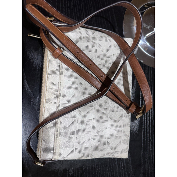 Michael Kors Fulton Large White,Gray Signature Logo Crossbody Bag - Picture 13 of 16